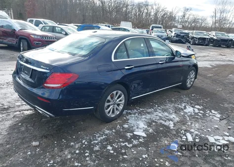 2018 Mercedes-Benz E 300 4Matic z USA, uszkodzony, nr VIN WDDZF4KB0JA454617